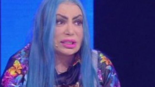 Amici, Loredana Bert&egrave; sfida gli insegnanti: Jefeo e Alberto rischiano il posto sabato.