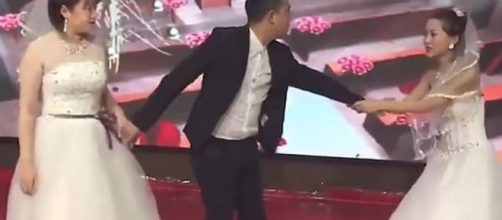 Mulher invade casamento do ex usando vestido de noiva. (Reprodu&ccedil;&atilde;o)