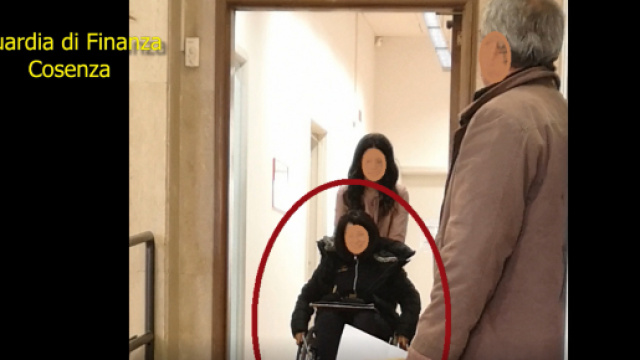 Cosenza, scoperta falsa invalida a Rossano accompagnata in cazzozzina