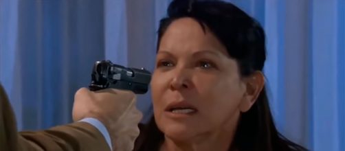 No cap&iacute;tulo desta quinta, Rosaura desconfia do casamento de Ana Paula e Rog&eacute;rio. (Divulga&ccedil;&atilde;o/Televisa)