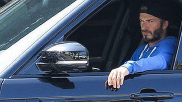 Guai per Beckham, us&ograve; lo smartphone mentre era alla guida: multa e patente sospesa