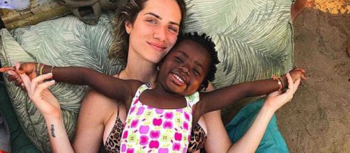 Giovanna Ewbank e Titi contaram hist&oacute;rias engra&ccedil;adas. (Arquivo Blasting News)