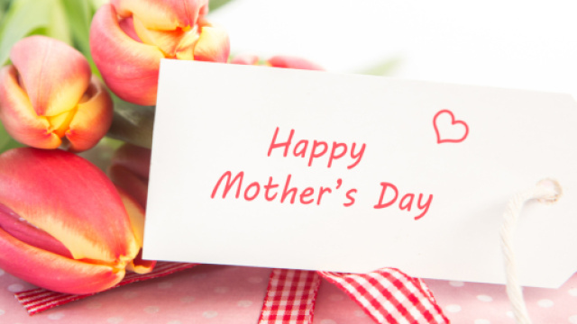 6 frasi per la Festa della mamma: auguri da dedicare su Facebook e Whatsapp