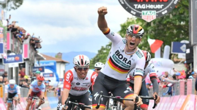 La vittoria di Pascal Ackermann sul traguardo di Fucecchio