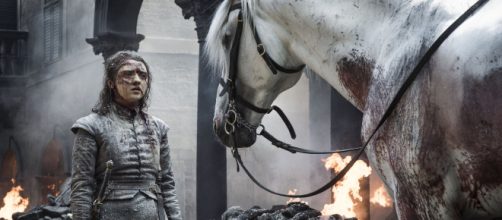 Arya e o cavalo branco em Game of Thrones (Reprodu&ccedil;&atilde;o/HBO)