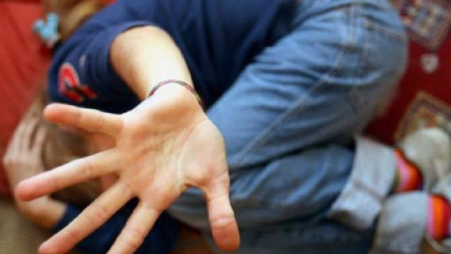 Milano, minorenne violentata per anni dal patrigno. Arrestato l'orco - La Nazione.it