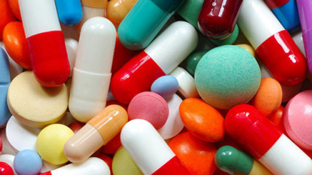 Prezzo dei farmaci gonfiato dalle aziende farmaceutiche: di cosa si tratta