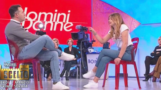 Anticipazioni Uomini e donne, oggi: un nuovo confronto tra Roberta e Riccardo