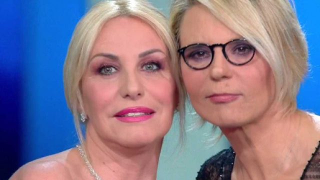 Anticipazioni Amici, ottavo serale: Antonella Clerici ospite, tornano Renato Zero e Mameli.