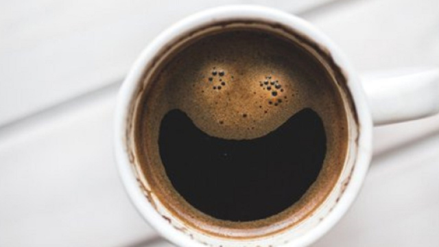 Il consumo di caff&egrave; maggiore di 6 tazzine al giorno potrebbe aumentare del 22% il rischio di malattie cardiovascolari. (Canva)