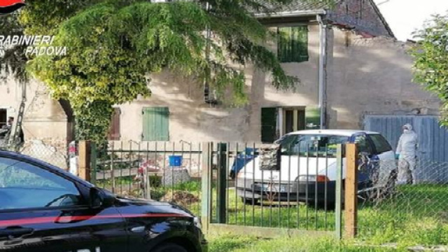 Padova, nasconde per anni i cadaveri della madre e dello zio in una legnaua: 55enne denunciato
