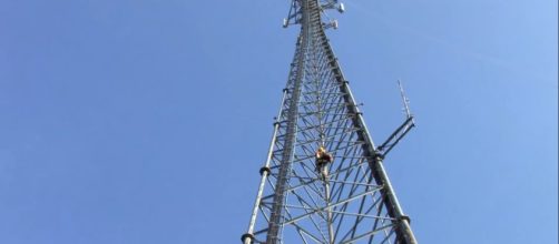 Huawei is blacklisted by US Department of Commerce. [Image Source: HenkelsMcCoyVideo/YouTube]