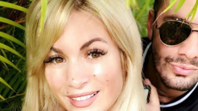 Carla moreau d&eacute;voile son Baby Bump en compagnie de Kevin