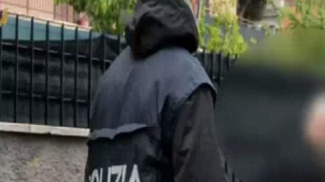 Roma, vigilantes tenta di uccidere un clochard colpendolo alla testa con un estintore