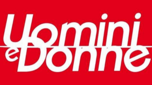 Uomini e Donne Over, un cavaliere corteggia dame ma convive con un uomo: il gossip di Oggi