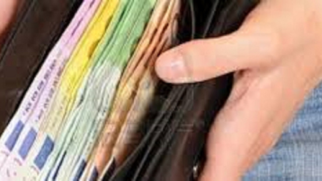 Abano Terme, trova portafogli con 7.100 euro e lo consegna ai carabinieri