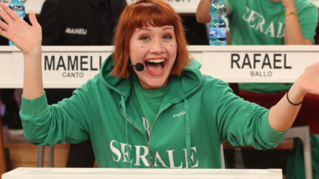 Amici. riassunto 8&deg; serale: Tish non raggiunge la finalissima, ascolti record (24,3%).