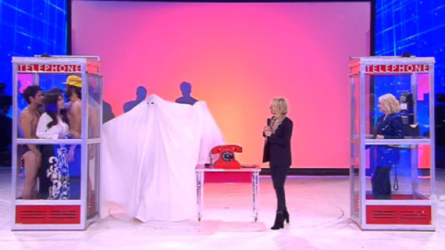 Mark Caltagirone ad Amici 18, il fidanzato-fantasma di Pamela Prati appare al serale.