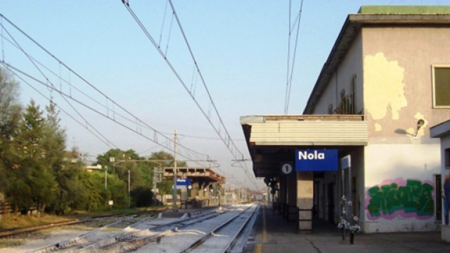 Nola, senzatetto trovato morto nella stazione ferroviaria: indaga la polizi