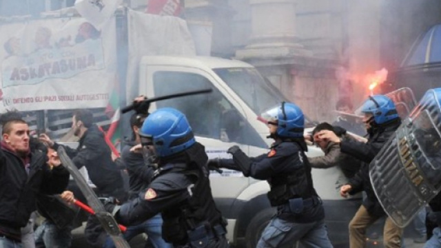 Torino, scontri tra No Tav e polizia