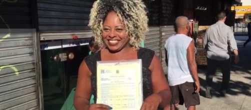 A espera de 25 anos acabou: Cleusa 'de mala e cuia' assina o div&oacute;rcio. (Arquivo Blasting News)