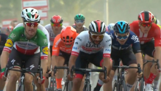 Elia Viviani con la maglia di Campione d'Italia