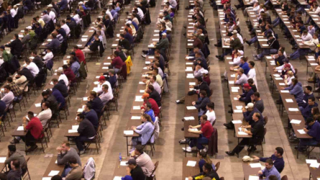 Concorsi scuola, proposta sindacati: 55.604 docenti precari per 25.000 cattedre col PAS.