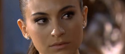 Ana Paula decide enterrar as lembran&ccedil;as de Gustavo. (Reprodu&ccedil;&atilde;o/Televisa)