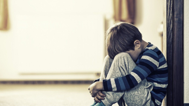 Gran Bretagna, scandalo negli ospedali pubblici e privati, bimbi autistici messi in isolamento e maltrattati