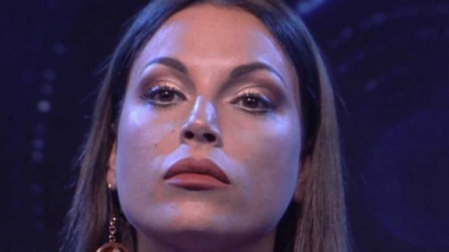 GF, Francesca De Andr&egrave; d&agrave; dell'alcolizzata a Martina e a Gennaro dice: 'Uomo di mer...'