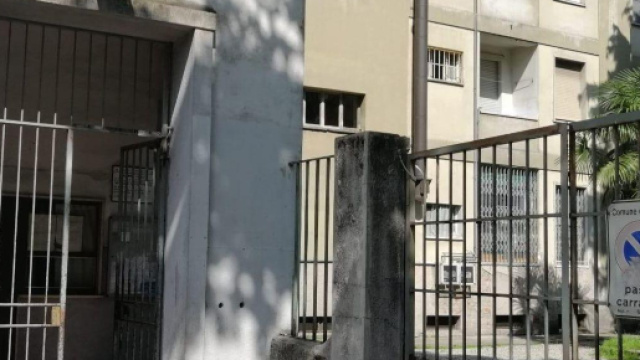 Milano, bimbo di due anni trovato morto in casa, il padre confessa: 'L'ho picchiato per rabbia fino ad ucciderlo'.
