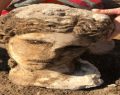 Roma, dagli scavi di via Alessandrina riaffiora la grande testa di una statua
