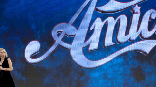 Amici18, Ilary Blasi ripresa in diretta dal marito Francesco Totti: 'Deficiente'.