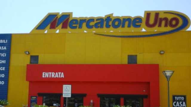 Mercatone Uno, dichiarato il fallimento: 1800 dipendenti scoprono di essere stati licenziati via Facebook.