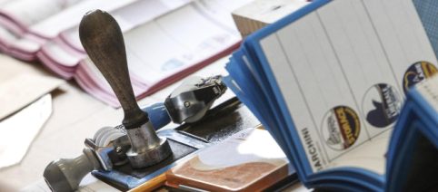 Lecce, sulla scheda elettorale un 'De' di troppo: sbagliato il cognome del candidato sindaco