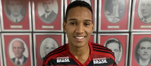 Jo&atilde;o Lucas &eacute; o primeiro refor&ccedil;o anunciado pelo Flamengo para o segundo semestre. (Reprodu&ccedil;&atilde;o/Flamengo)
