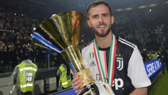 Juve: il futuro di Pjanic potrebbe dipendere in gran parte dal nuovo tecnico