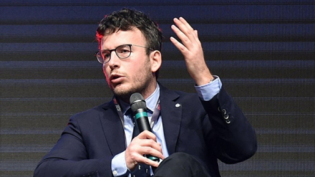 Diego Fusaro accusa l'Ue: vogliono distruggere i risparmi degli italiani