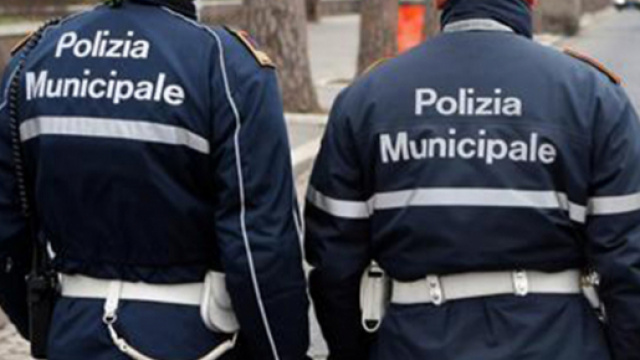 Video che bullizza un disabile: indagati due vigili in provincia di Lecce