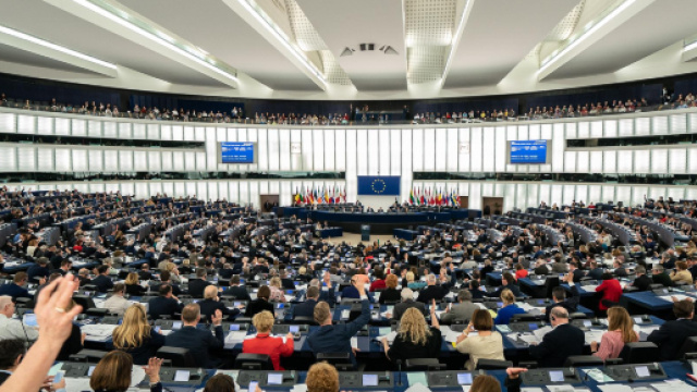 Europ&eacute;ennes : L'Ifop et OpinionWay donnent le RN devant En Marche