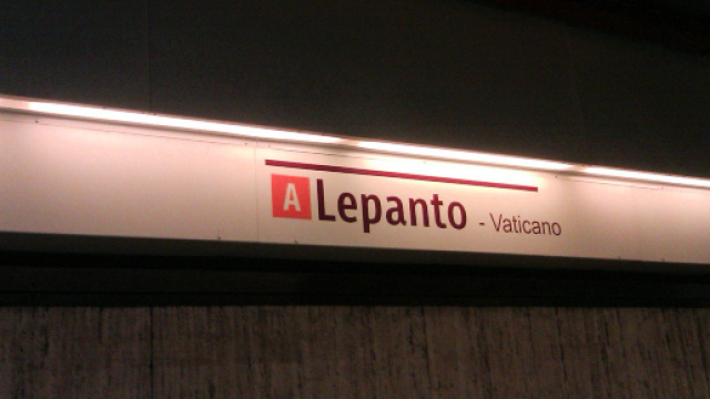 Roma, donna travolta e uccisa dalla metro A a Lepanto: indagini in corso