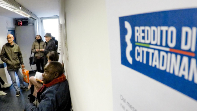 Foggia, ha il Reddito di Cittadinanza ma lavora anche in nero: denunciato.