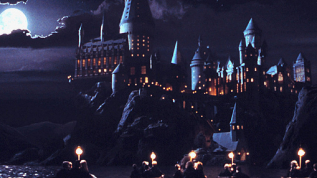 Si torna alla scuola di magia e stregoneria di Hogwarts.