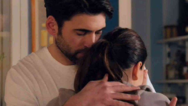 Ciro (Vincenzo Alfieri) Angela (Claudia Ruffo)