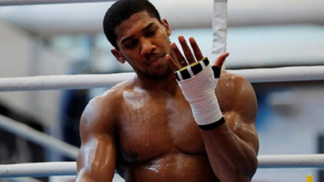 Anthony Joshua cita Game Of Thrones ed avvisa Wilder e Fury: 'L'inverno sta arrivando'