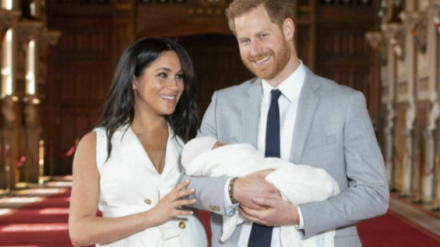 Le prime foto ufficiali del Baby Sussex