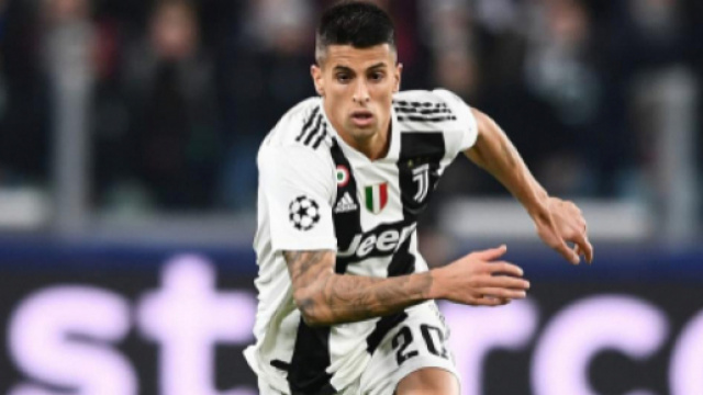 Juventus, Cancelo potrebbe finire al Barcellona