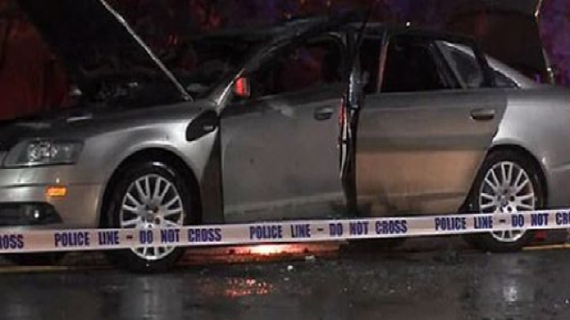 New York, padre da fuoco all'auto con la figlia di tre anni all'interno: piccola morta carbonizzata (foto Abc7)