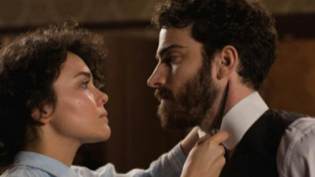 Una Vita, anticipazioni: Blanca punter&agrave; un tagliacarte alla gola di Diego.