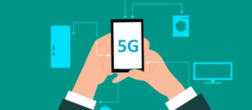 Description: Animated human hands hold a smartphone. Image source: mohamed_hassan/Pixabay